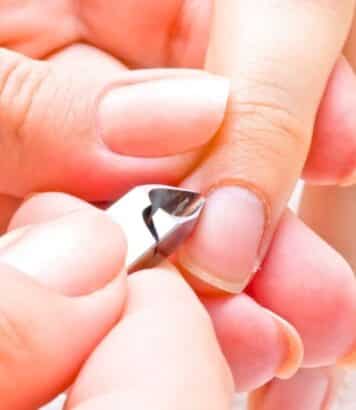 Manucure printemps 2025 : la tendance audacieuse qui détrône les ongles nude