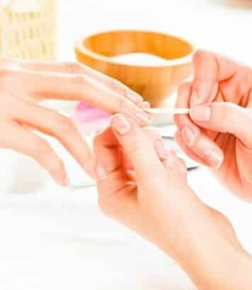 Manucure rayée : le tuto chic à tester ce printemps pour des ongles tendance