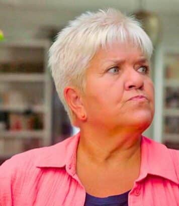 Mimie Mathy ouvre les portes de sa maison chaleureuse dans le Vaucluse : une escapade provençale à découvrir