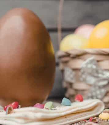 Pâques 2026 : 10 œufs en chocolat signés par les palaces et maisons les plus prestigieux