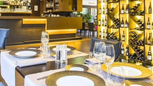 Quels restaurants ont une cave à vin exceptionnelle à Paris en 2026 ?