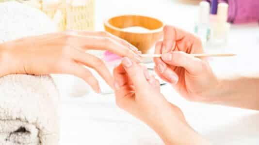 Soap Nails : la manucure chic du printemps 2026 inspirée du savon à tester dès maintenant