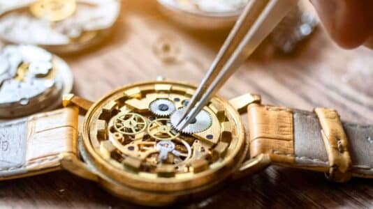 Tissot dévoile sa nouvelle montre MotoGP à 695 euros : un chrono sportif chic à s'offrir