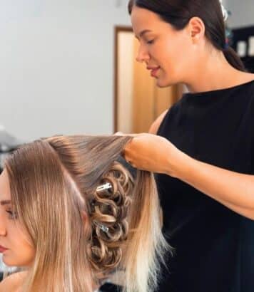 Visagistes : la coupe idéale pour rajeunir les traits après 60 ans