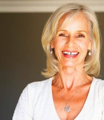 Coupe après 50 ans : le carré plongeant effet lifting à adopter ce printemps