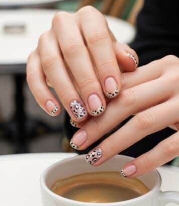 ParisSelect - French manucure 2026 : les versions colorée, inversée et léopard qui réinventent le classique