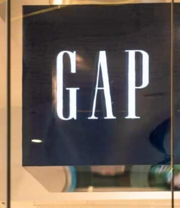 Gap x Victoria Beckham : une collaboration pluriannuelle qui réinvente les essentiels du vestiaire américain