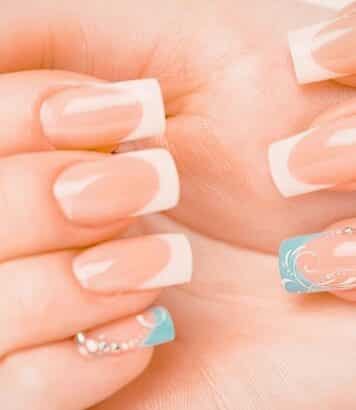 Invisible French : la manucure chic et naturelle à adopter cet été pour sublimer ses ongles