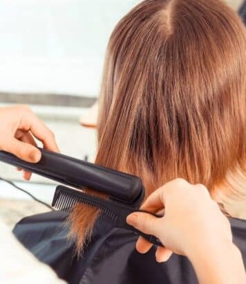 Katie Holmes adopte le carré long effilé brun doré, la coupe tendance du printemps 2026 pour un nouveau look