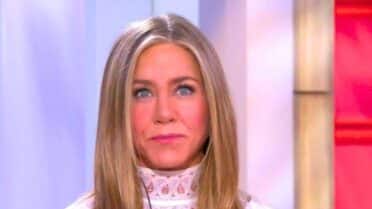 Jennifer Aniston's LolaVie arrives at Nocibé: the clean hair brand ...