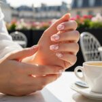 ParisSelect - Kylie Jenner adopte les Crystal Flowers Nails, la manucure florale et joaillière à tester cet été