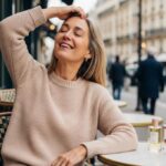 ParisSelect - « On me demande toujours ce que je porte » : ce type de parfum quasi invisible fait croire que vous sentez naturellement bon