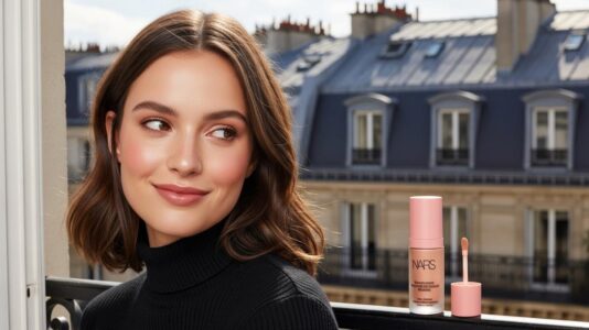 ParisSelect - Ce blush liquide Nars à 42€ promet 16 heures de tenue et un glow parfait sur les pommettes cet été