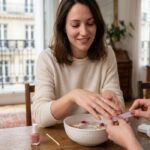 ParisSelectBook - La manucure minimaliste s'impose en 2026 et c'est la teinte Ballerina de Chanel qui en est le symbole