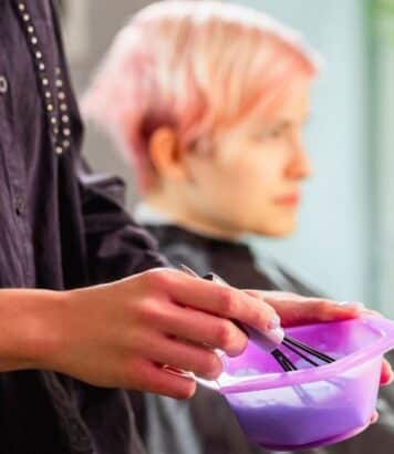 « Ce n'est plus le blond froid uniforme » : une coloriste parisienne révèle la nuance de colorations à demander cet été 2026