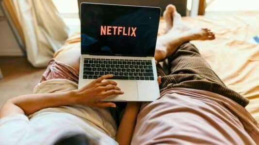 Cette nouvelle série Netflix adaptée d'Harlan Coben réunit le héros d'Avatar et la star de Severance