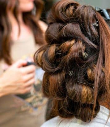 Coupes mi-longues pour femme : 7 styles tendance à adopter selon votre texture de cheveux