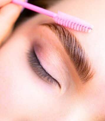 Facelift Brows : la tendance sourcils adoptée par Ariana Grande pour un regard lifté sans chirurgie