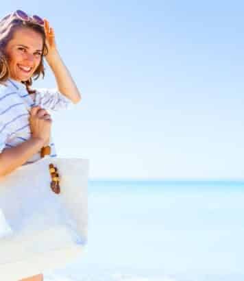 Fini les tongs de plage : ce détail sur le bout change tout et leur donne une allure grand luxe cet été