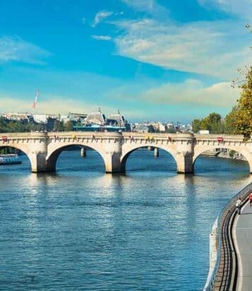 JR transforme le Pont Neuf en grotte géante avec une bande son signée Thomas Bangalter