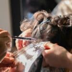Le coloriste de Jennifer Garner révèle la technique qui transforme les cheveux gris en atout chic après 50 ans