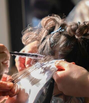 Le coloriste de Jennifer Garner révèle la technique qui transforme les cheveux gris en atout chic après 50 ans