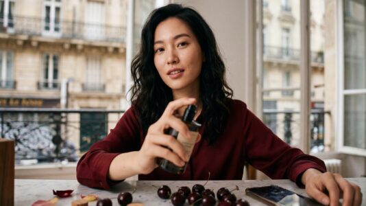 ParisSelectBook - Après la K-beauty, place à la K-fragrance : ce parfum coréen à la cerise noire affole déjà TikTok et arrive en France