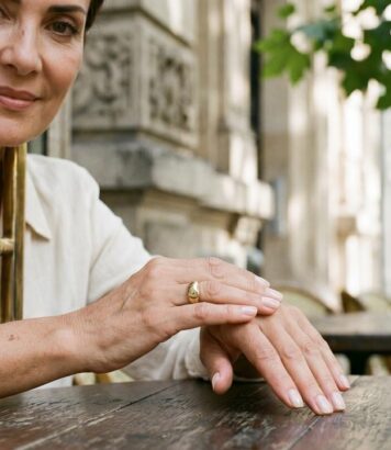 ParisSelectBook - « C'est tout l'opposé de la manucure normale » : Cristina Cordula valide ce style japonais ultra chic pour l'été 2026