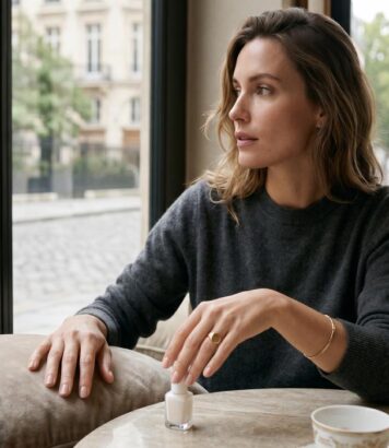 ParisSelectBook - « Mes ongles sont trop courts pour un joli vernis » : la forme et les teintes que recommande cette nail artist