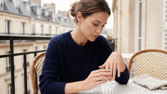 ParisSelectBook - « Oubliez le manque de calcium » : ce que révèlent vraiment les taches blanches sur les ongles, selon une dermatologue
