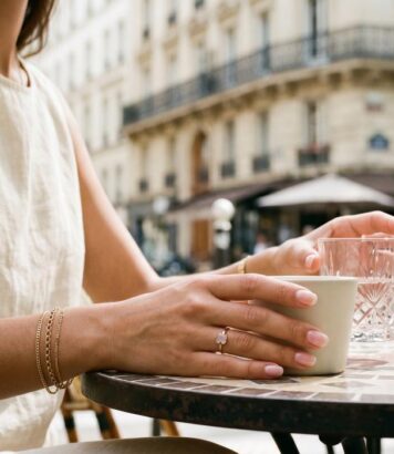 ParisSelectBook - Rose water nails : cette manucure effet eau rosée sublime les mains tout l'été et l'erreur qui gâche le rendu