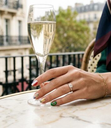 ParisSelect - Cette manucure Football Nails enflamme les réseaux pendant la Coupe du monde et peut durer quatre semaines