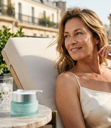 ParisSelectBook - Canicule à 35°C, j'ai pose ce masque Clarins 10 minutes : ma peau a perdu 4°C et mes traits sont visiblement liftes