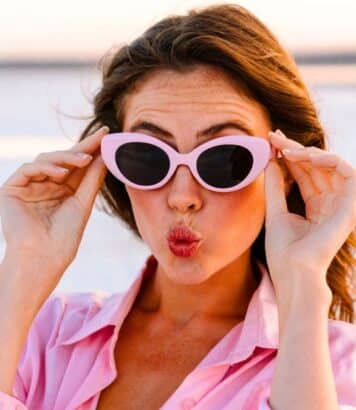 Adieu les montures minimalistes : ces lunettes de soleil chéries de Jackie Kennedy seront partout cet été