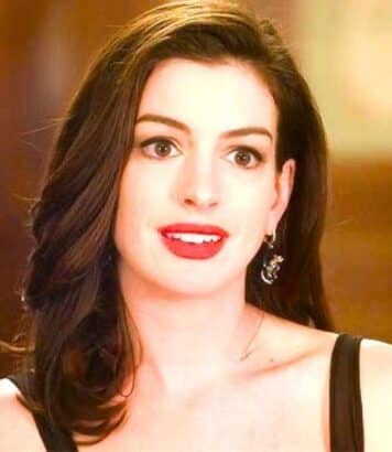 « Ce ne sont que deux tresses » : Anne Hathaway dévoile le geste capillaire qui fait illusion d'un visage lifté