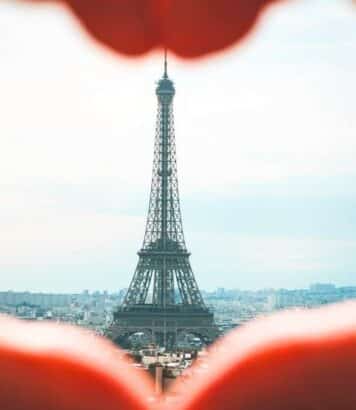 Ce tee-shirt I Love Paris signé Ami s'annonce comme la pièce mode que tout le monde va vouloir cet été