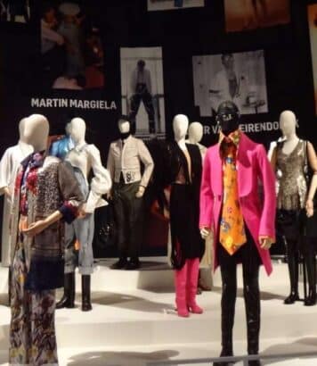 Ces 5 expositions mode transforment vos vacances d'été en voyage au cœur de la haute couture