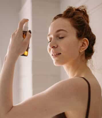 Cette brume sérum coréenne à 16€ sur Amazon diffuse un éclat sublime et tient toute la journée