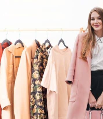 Cette capsule Valentino x Mytheresa puise dans les archives de la maison romaine pour créer le vestiaire estival parfait