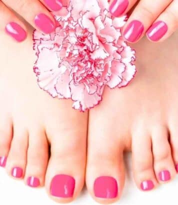 Cette manucure rose lactée façon milkshake fraise devient l'obsession ongles de l'été 2026