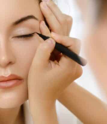 « Il ne bouge pas d'un millimètre malgré la canicule » : cet eyeliner feutre tient 24h sans retouche
