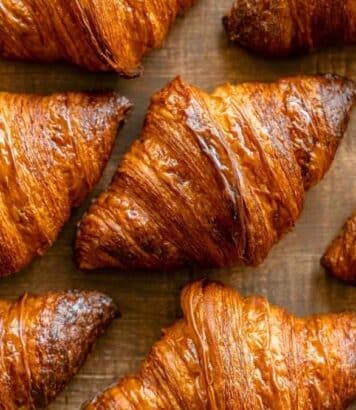 Le meilleur croissant de France 2026 se cache à un coup de RER C de Paris, dans une boulangerie déjà multi-primée