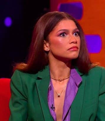 Zendaya dégaine l'accessoire rétro qui camoufle les cheveux sales et sauve tous nos looks d'été