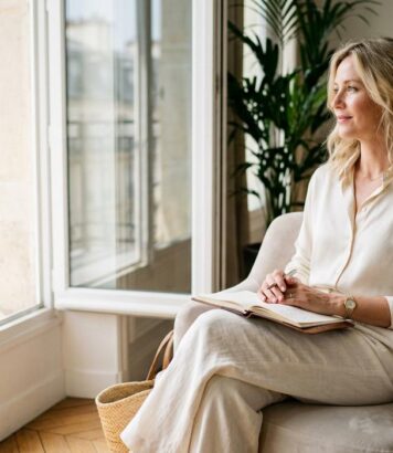 ParisSelectBook - Le pantalon en lin qui remplace le tailleur au bureau cet été et sauve la mise en pleine canicule