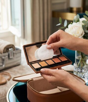 ParisSelectBook - Ce disque de coton glissé dans mes palettes de maquillage a sauvé mes poudres compactes de la casse en voyage