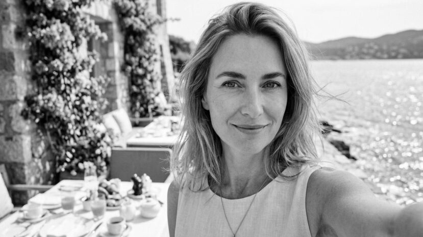 ParisSelectBook - Un selfie en noir et blanc suffit pour savoir si les sourcils « low contrast », tendance douceur de l'été, vous vont vraiment