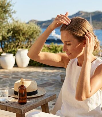 ParisSelectBook - « Le cuir chevelu, c'est la base de tout » : la coiffeuse Delphine Courteille livre son geste pour protéger ses cheveux du soleil cet été