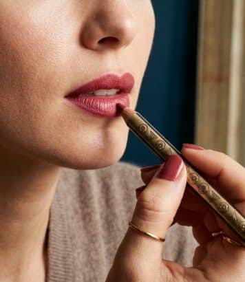 ParisSelectBook - Louis Vuitton dévoile LV Crayon à 50€ : 10 teintes signées Pat McGrath qui tiennent 24h sans bavure