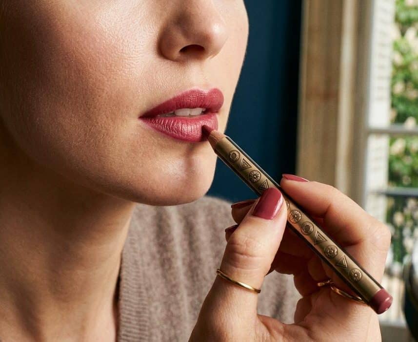ParisSelectBook - Louis Vuitton dévoile LV Crayon à 50€ : 10 teintes signées Pat McGrath qui tiennent 24h sans bavure