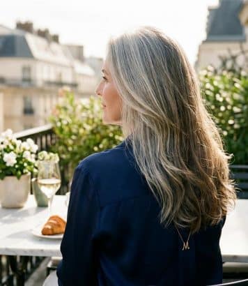 ParisSelectBook - « Total Blending » : la nouvelle coloration L'Oréal qui sublime les cheveux blancs après 50 ans sans les camoufler selon un coiffeur